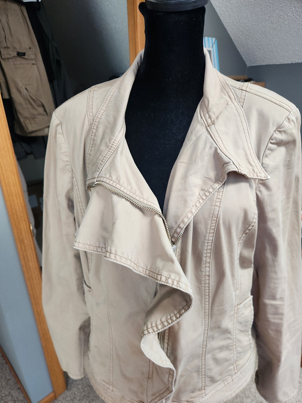 White House Black Market Women’s Ruffle Front Moto Style Jacket Beige Size 16 - Picture 4 of 12